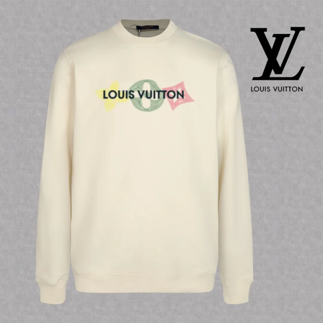 🅿️250 hot style on the shelves🔥❗ 💫〖Louis Vuitton LV〗 Fashionable round neck sweatshirt, casually matched with various styles, it is perfectly handsome😎The whole dress is made of double waistcoats, which makes the whole dress more three-dimensional. Not ordinary factories can do such fine work. The 2025 spring style counters are on sale, exquisite round neck terry sweatshirt, high-end double-strand pure cotton Customized drawstring ribs are dyed in the same vat and are complete with three standards. The chest craftsmanship adopts a simple and elegant pattern on the chest, which is easy to control for any age group! Fit and comfortable! Customized thickened 440g terry sweatshirt fabric, soft and comfortable to the touch, with a three-dimensional shape! 🙌🏻 It’s also very breathable, so it’s a versatile style that can be worn with any outfit! ✔Color: Black White Apricot Size: S M L XL 2XL